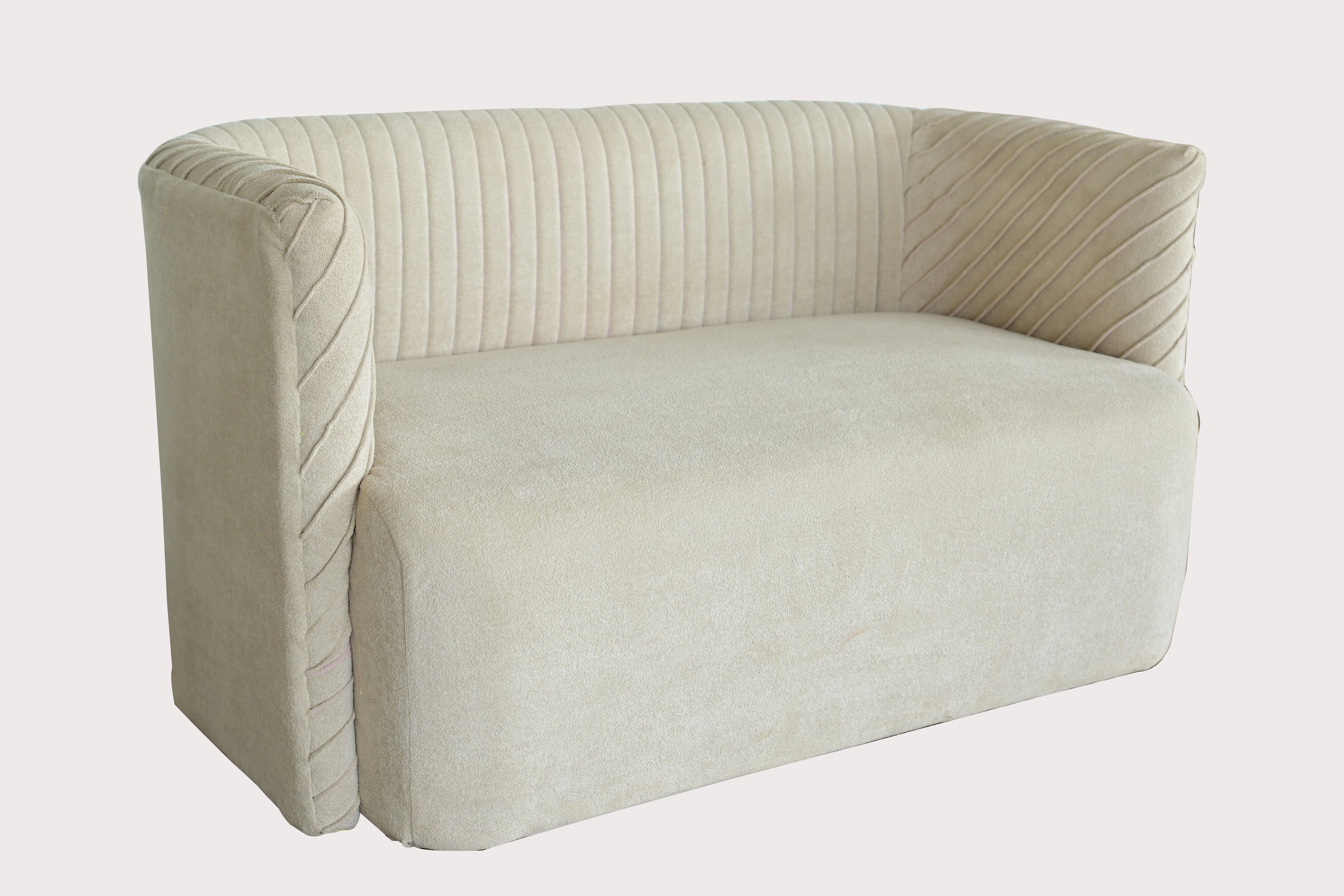 Modern Velvet Accent Sofa – Cream White 2 Seater Living Room Couch | Luxury Curved Sofa